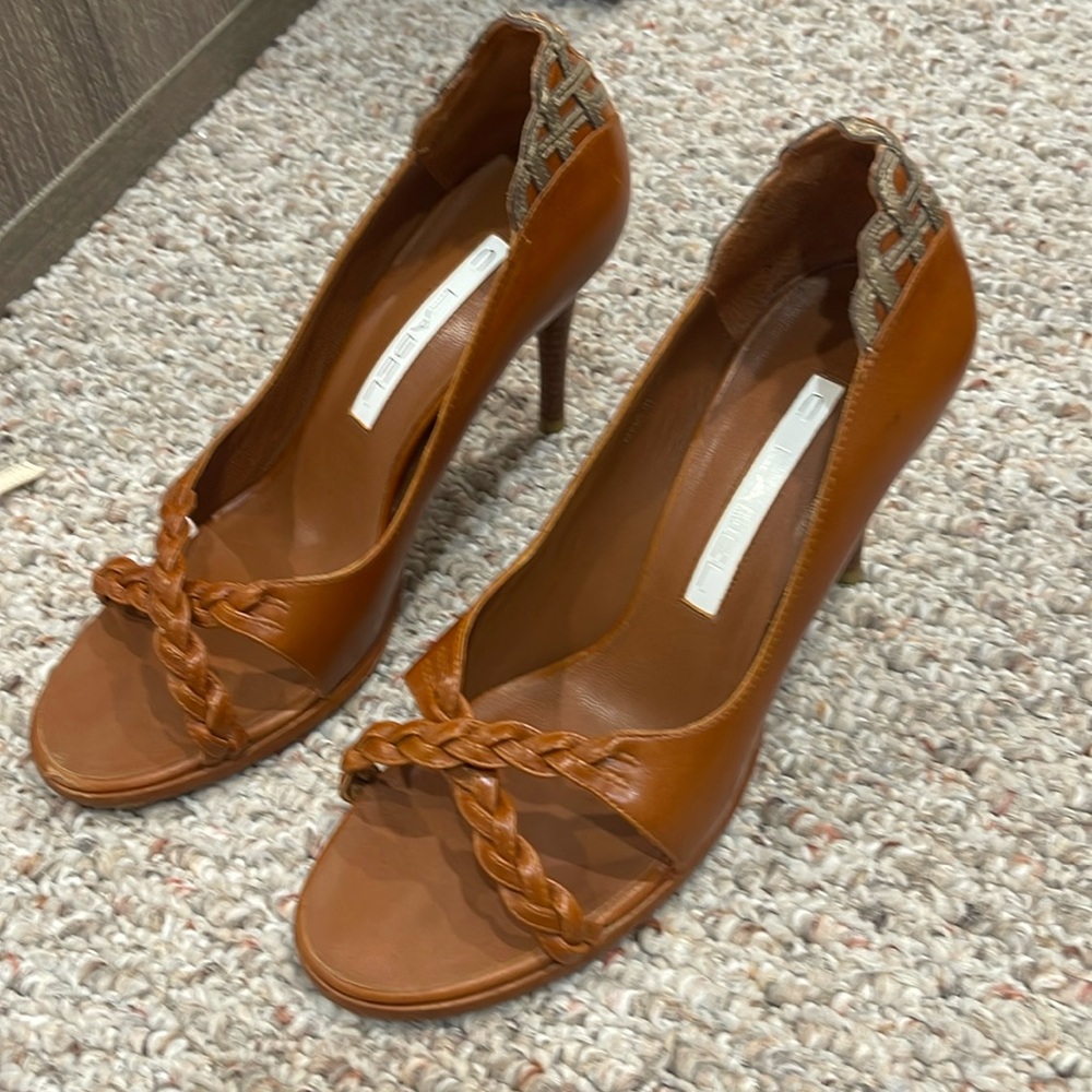 C label shoes